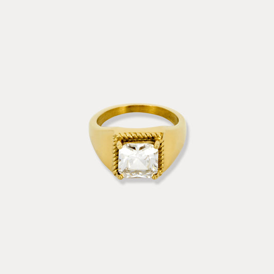 Classic Ring With Quartz